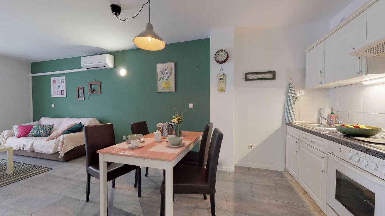 Mirta Deluxe Superior 5 Star Apartment, Your Piece Of Heaven By The Sea & Park, With Sea & Park View Novigrad  Zewnętrze zdjęcie