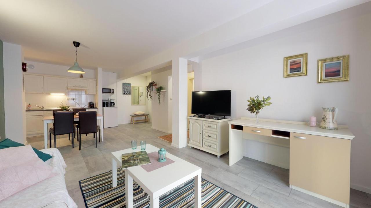 Mirta Deluxe Superior 5 Star Apartment, Your Piece Of Heaven By The Sea & Park, With Sea & Park View Novigrad  Zewnętrze zdjęcie